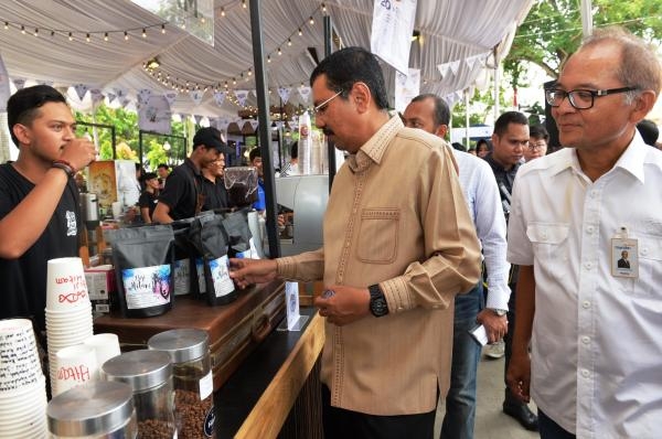 Komitmen Dukung Daya Saing Kopi Nasional, Gubsu Terima Penghargaan 